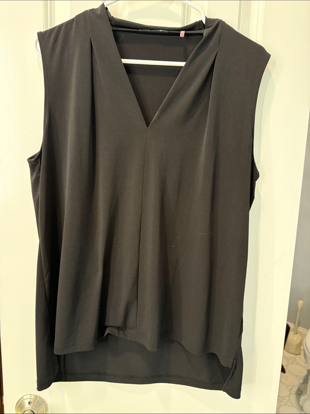 Tahari Black Sleeveless V-Neck Tank Top